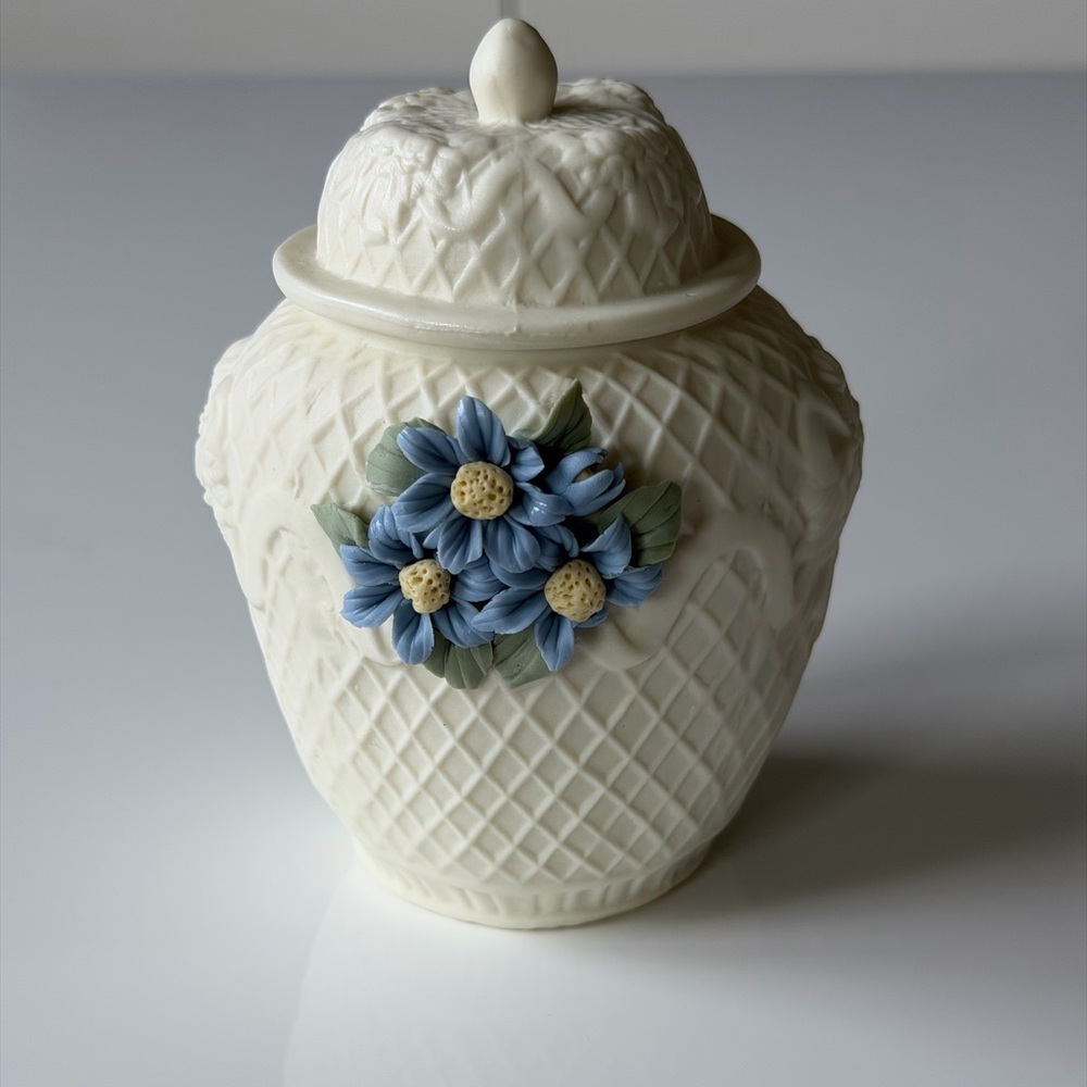 Vintage Hermitage Pottery Jade Ginger Box / Jar With Blue Flowers 🌺